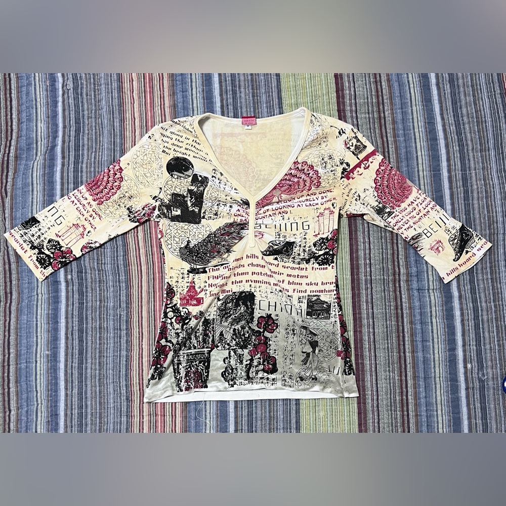 Cream Graphic V-Neck Blouse with 3/4 Sleeves